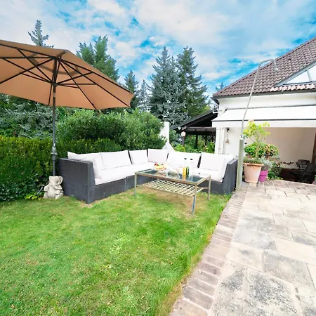 Idyllisches Ferienhaus, Pool & Badeteich Nahe Wien *