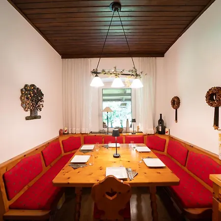 Idyllisches Ferienhaus, Pool & Badeteich Nahe Wien *