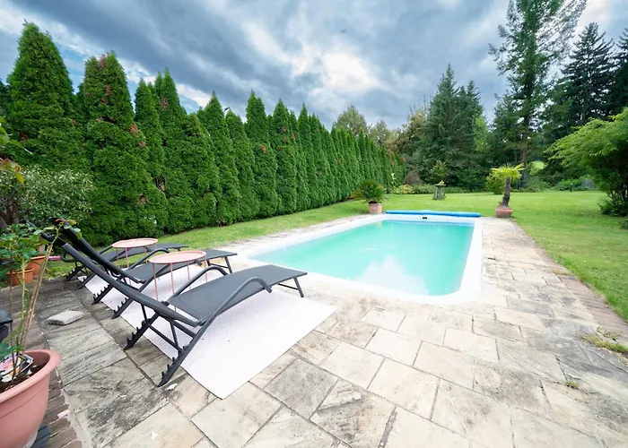 Idyllisches Ferienhaus, Pool & Badeteich Nahe Wien Lejlighed *