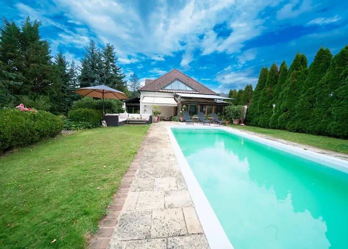 Idyllisches Ferienhaus, Pool & Badeteich Nahe Wien Lejlighed *